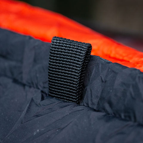 Close view of the ridge line loops on the edges of the Puffin Underquilt
